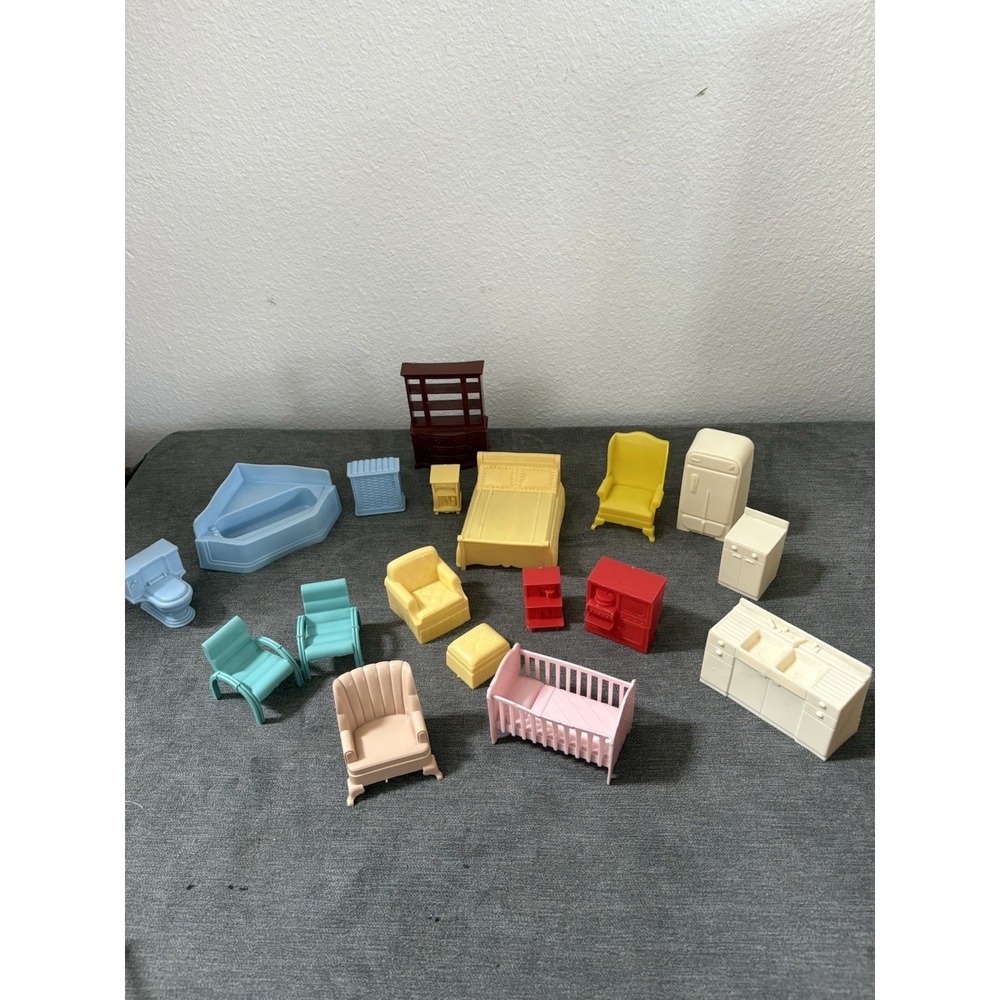Vintage MARX Toy Dollhouse Plastic Furniture 18 pc Lot 1960s